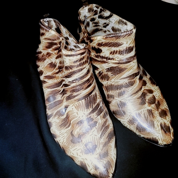 A CAPELLI RUBBER SHOES. Size 8 - Picture 4 of 8